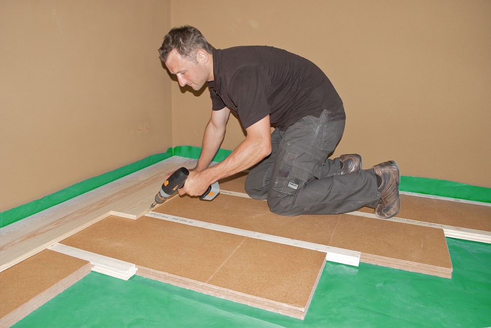 Montaż podłogi przy użyciu płyt Steico Floor.